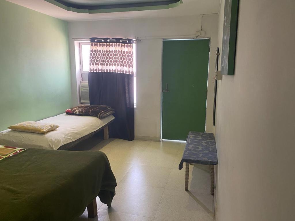 Guest house Ganga Infont Of River Ganga