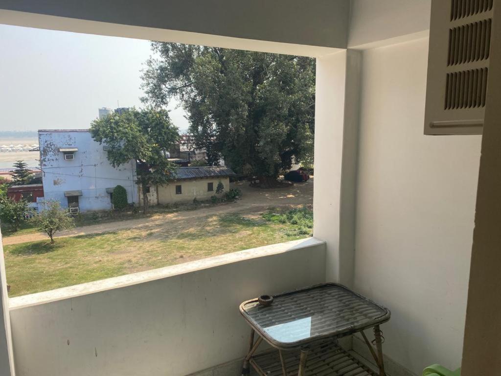 Guest house Ganga Infont Of River Ganga